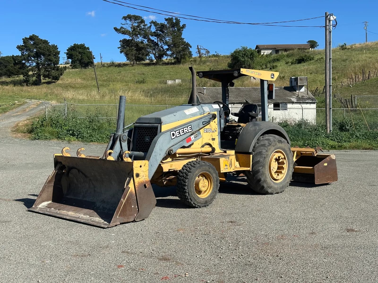 john-deere-210lj-landscape-loader-with-4-in-1-bucket-and-boxblade-mo29cq23
