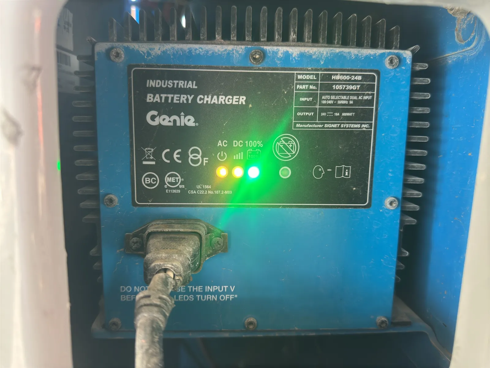 2014-genie-gr-12-vertical-mast-lift-mnlu5vmu