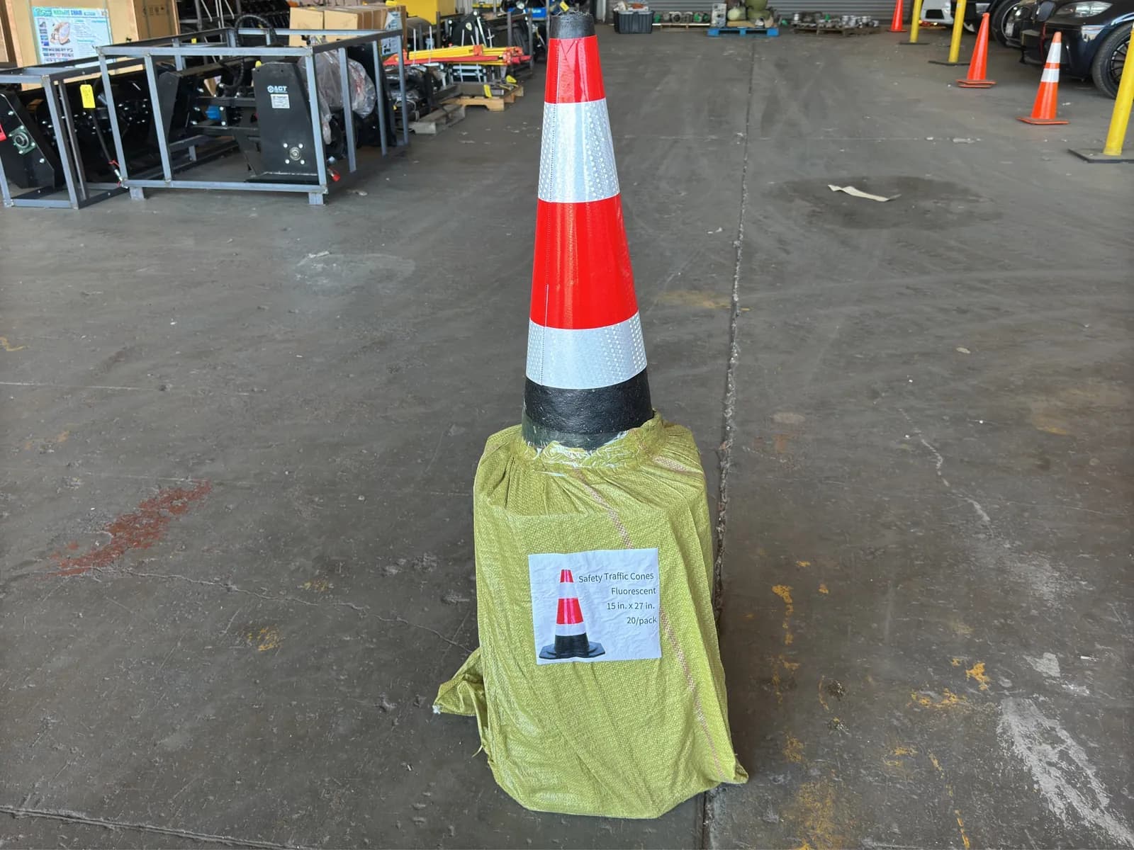 20-15x27-safety-traffic-cones-unused-mnqyumdf