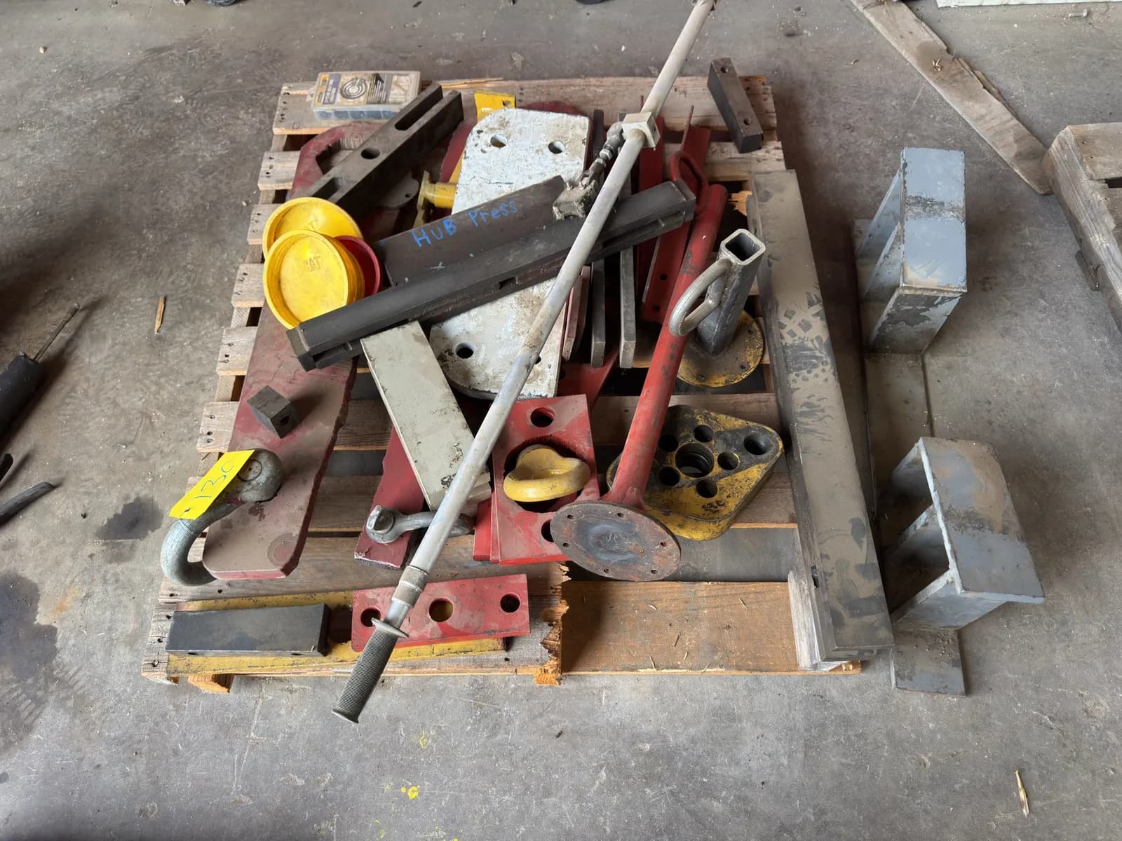 contents-of-pallet-cat-parts-mo24e6i2