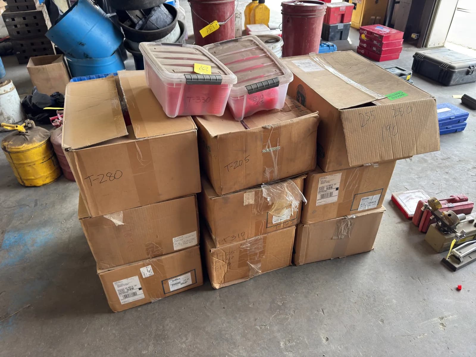 10-boxes-of-assorted-stock-caps-ae67be