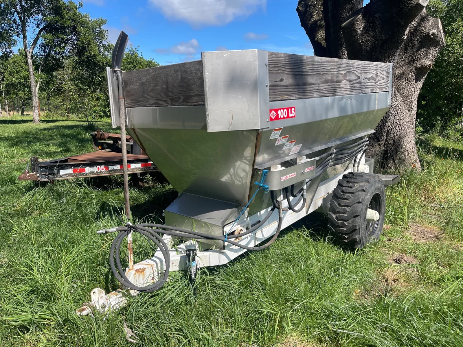 sa-manufacturing-100ls-narrow-compost-spreader-mntf2ret