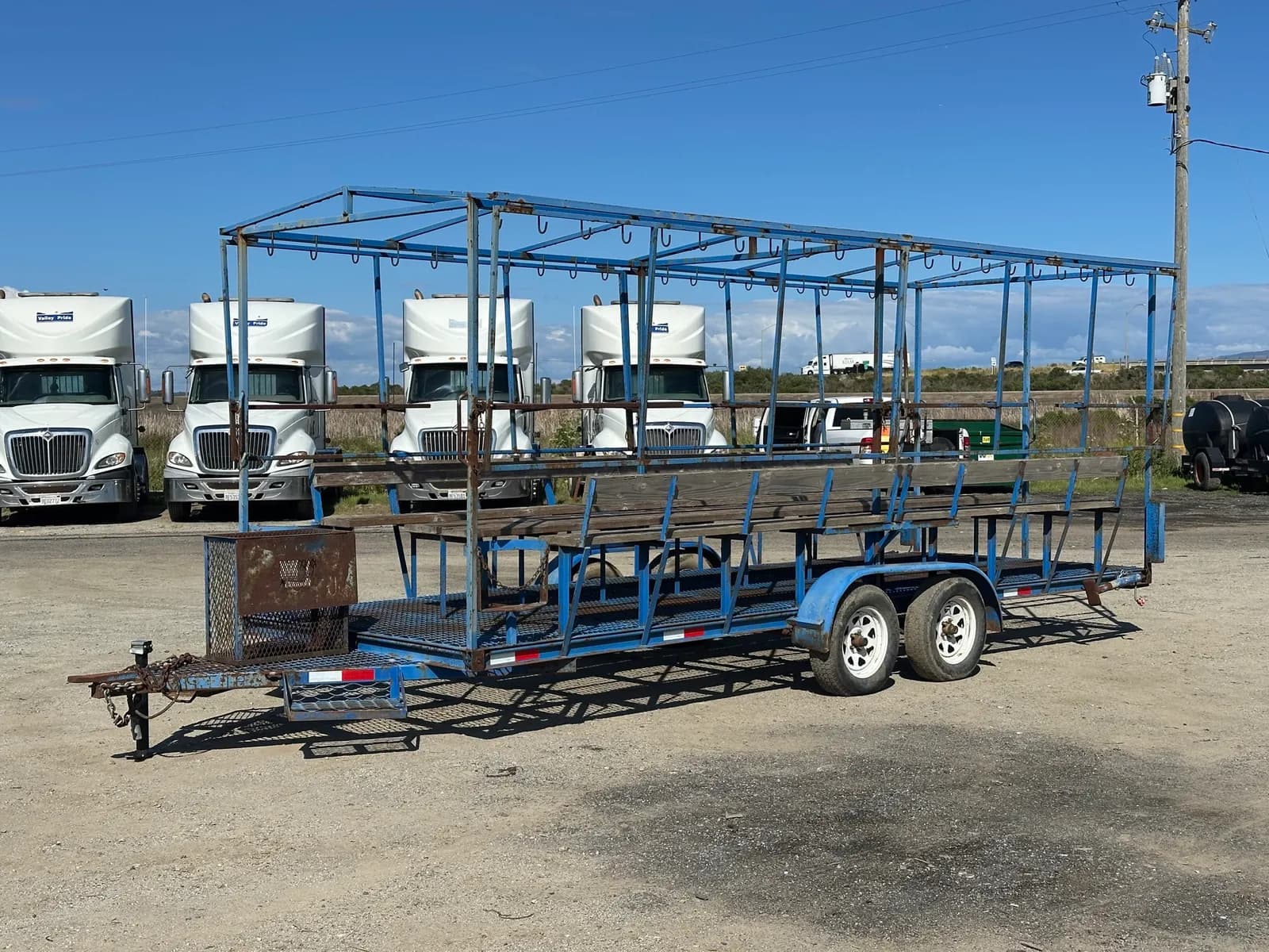 2015-20-double-axle-shade-trailer-with-2-16-benches-and-table-mobzi6e6