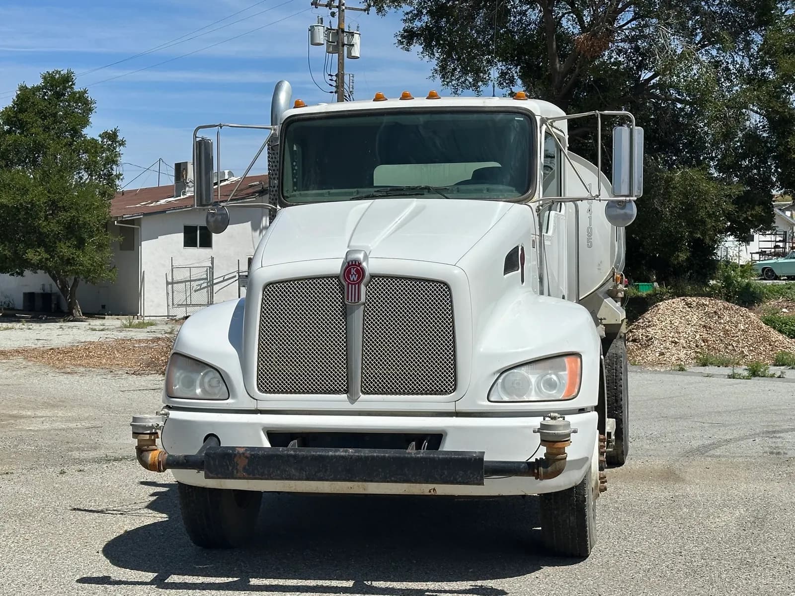 2017-kenworth-t300-2000-gallon-water-truck-mo27y43u