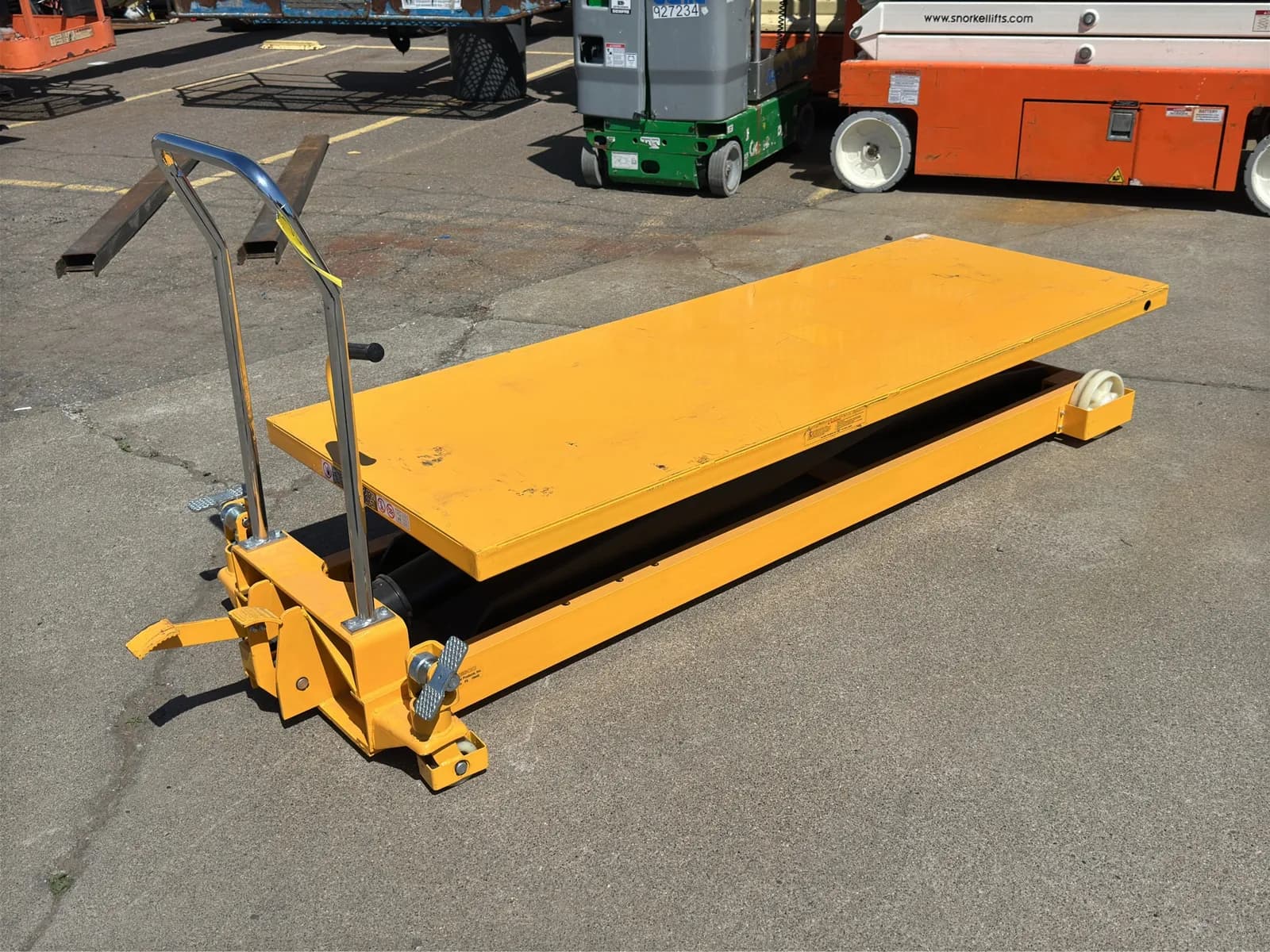 wesco-2200lb-capacity-table-truck-c5c691