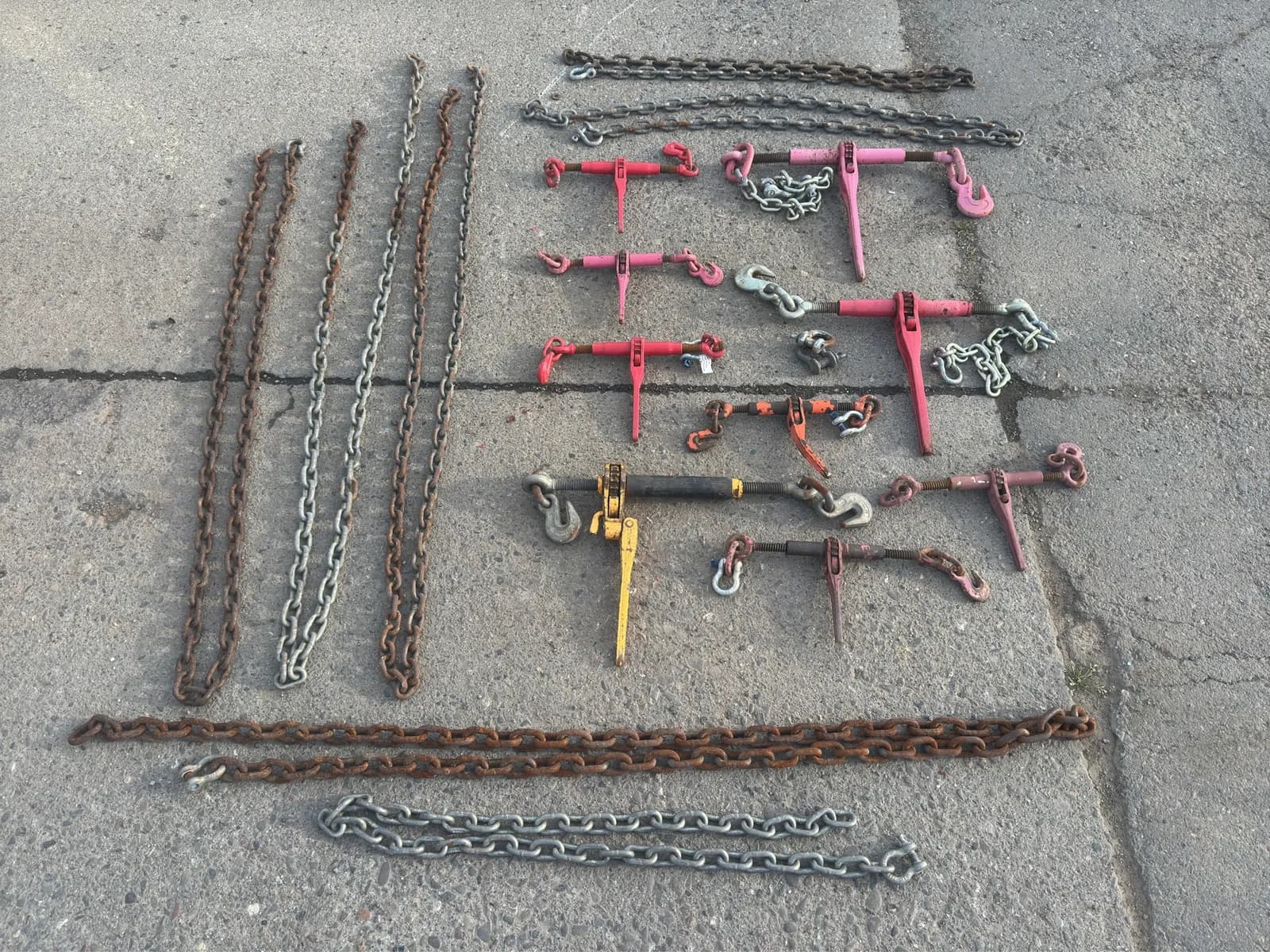 9-chain-binders-7-lengths-of-chain-and-assorted-shackles-ff7e47