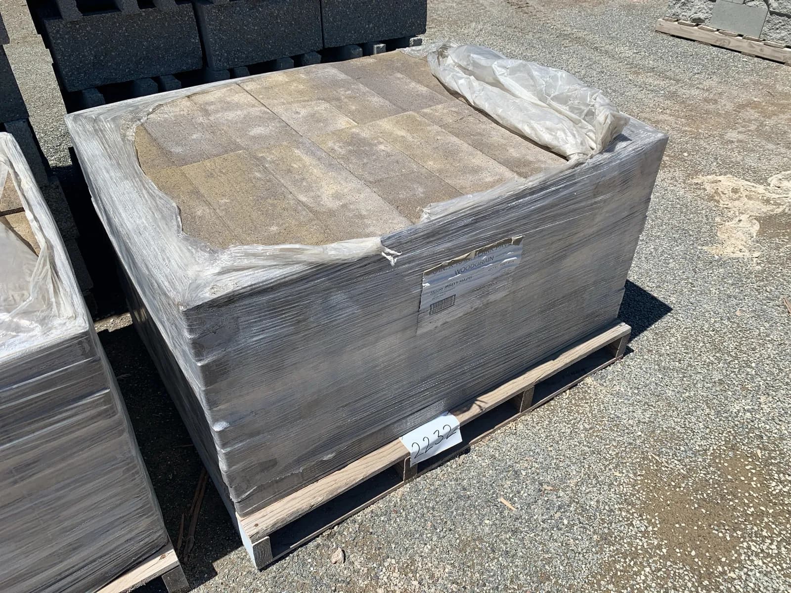 1-pallet-woodgrain-plank-paver-dfb9e3