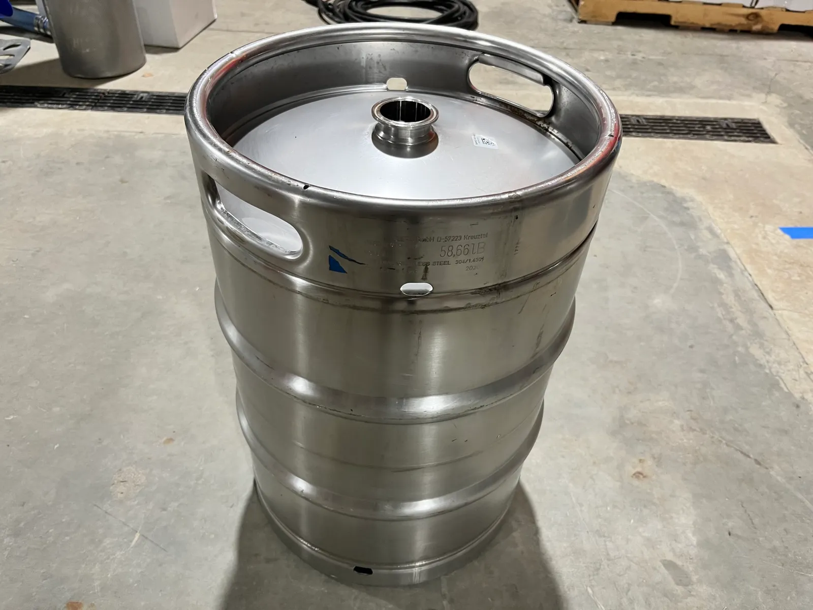 stainless-steel-keg-15-gal-capacity-triclover-lot-6-mogfea0x