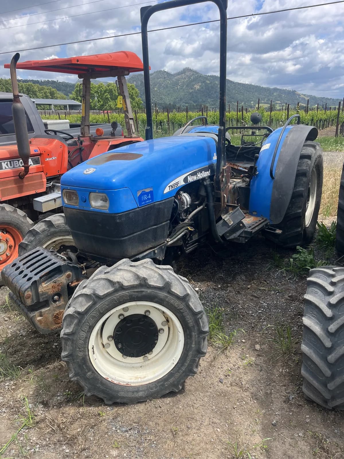 new-holland-tn95fa-mp4d4dmv