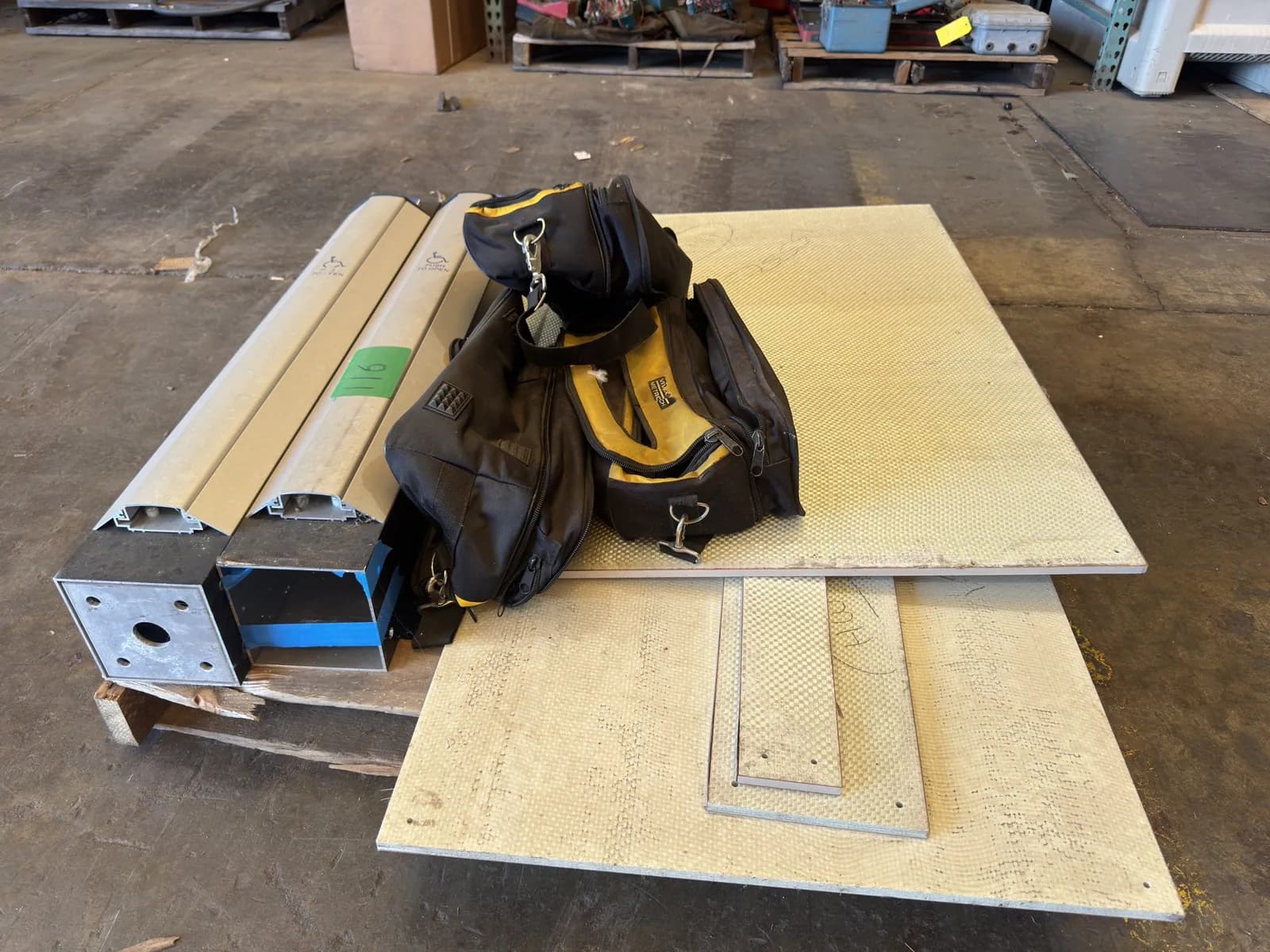 contents-of-pallet-disabled-entrance-actuators-woven-fiber-board-and-more-b35ff8