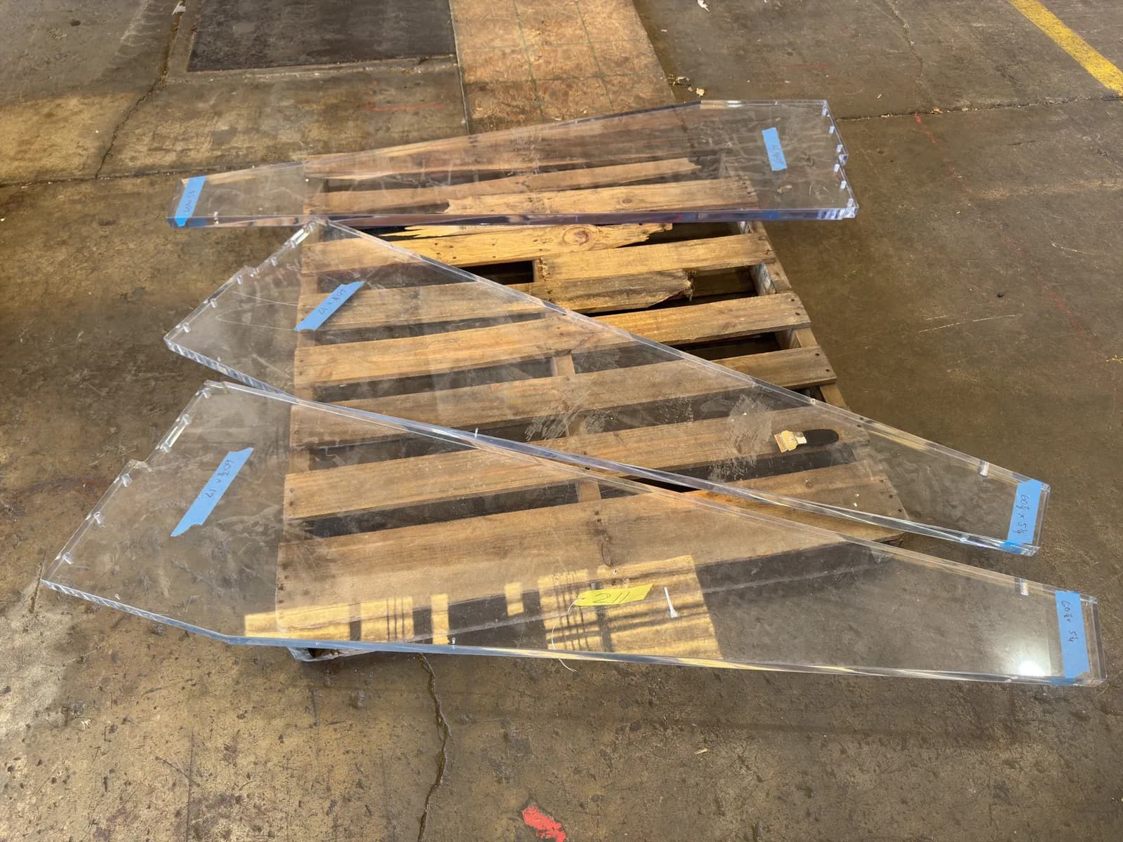 contents-of-pallet-3-assorted-pieces-bullet-proof-glass-9e94a8