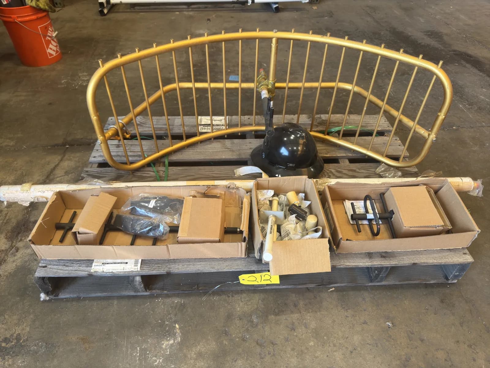 contents-of-pallet-assorted-antennas-052791