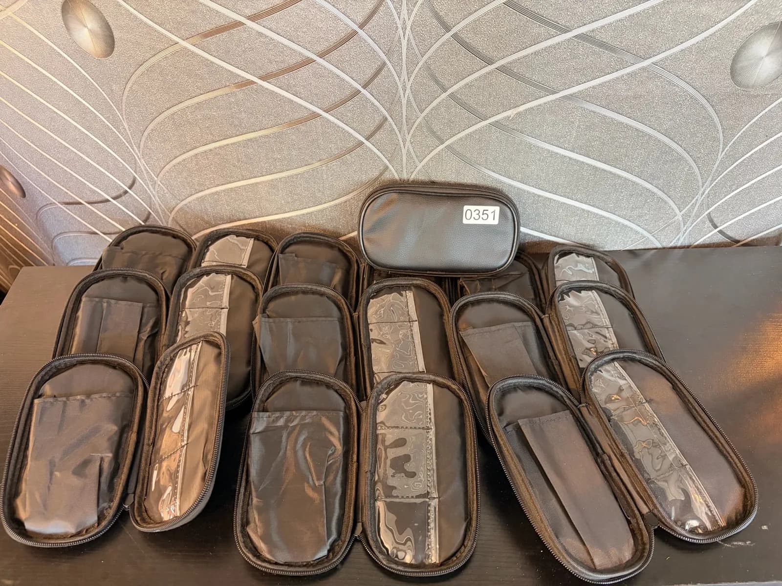 10-padded-zipper-pouches-for-microphones-with-interior-compartments-57e1c2