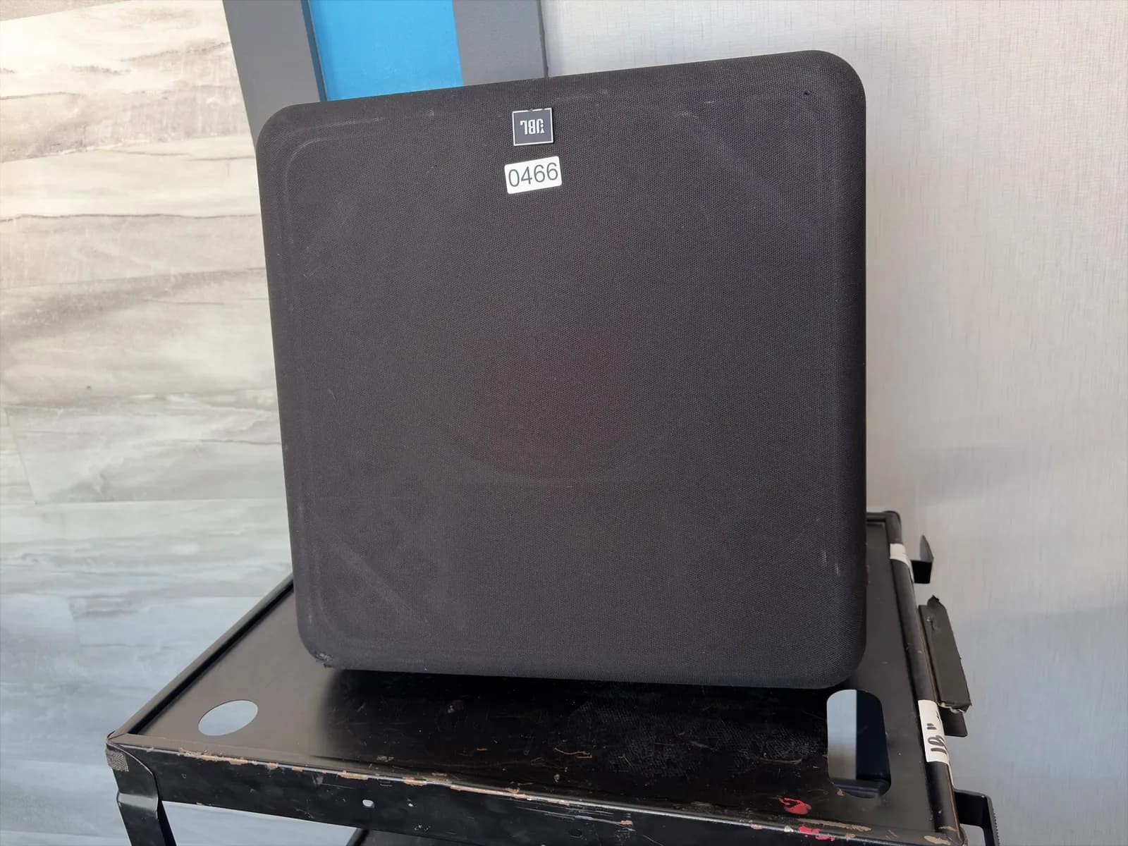 jbl-8340-professional-cinema-surround-speaker-18-x-18-x-11-and-quick-mount-fixed-angle-bracket-mpr6glzc