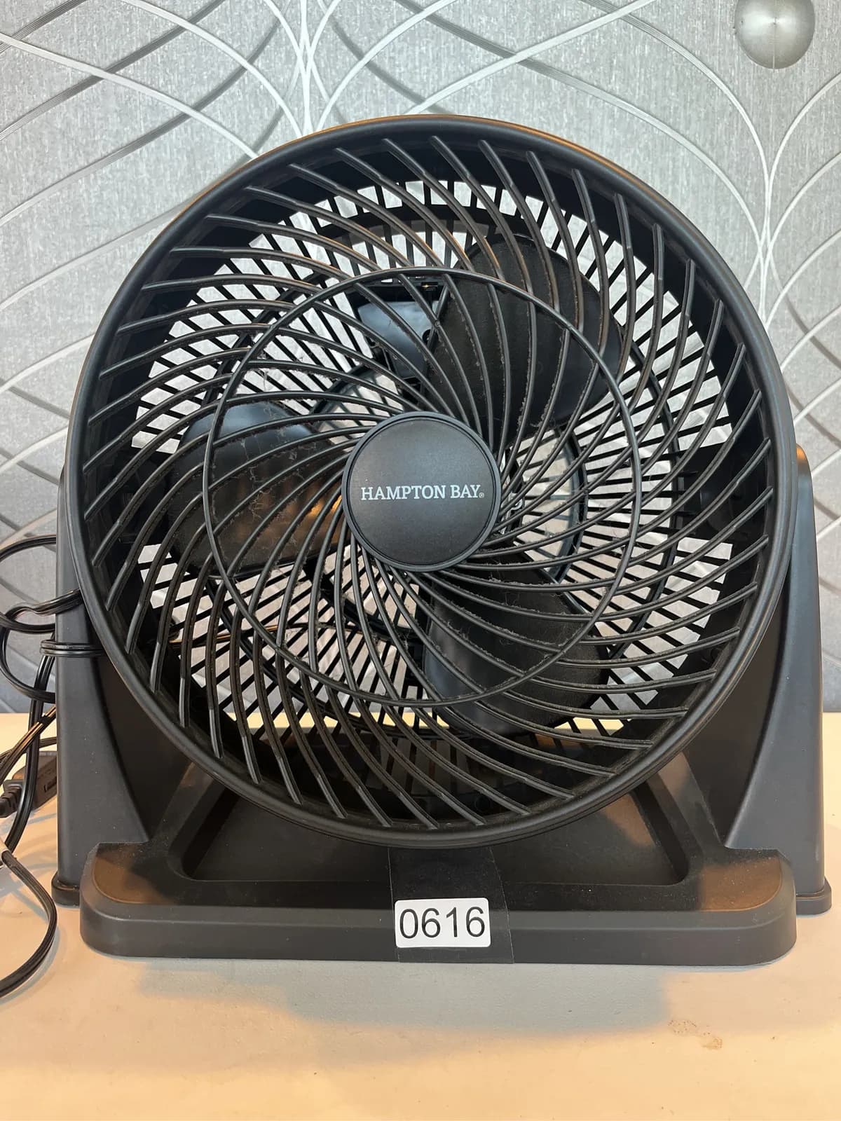 hampton-bay-20-inch-box-fan-with-adjustable-speed-settings-940036