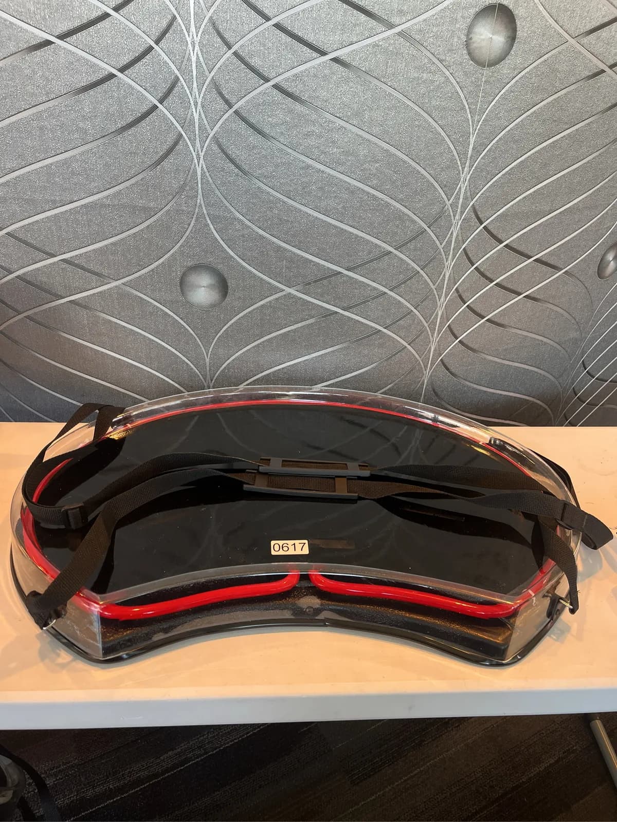 sampling-tray-with-adjustable-straps-mpg0pugb