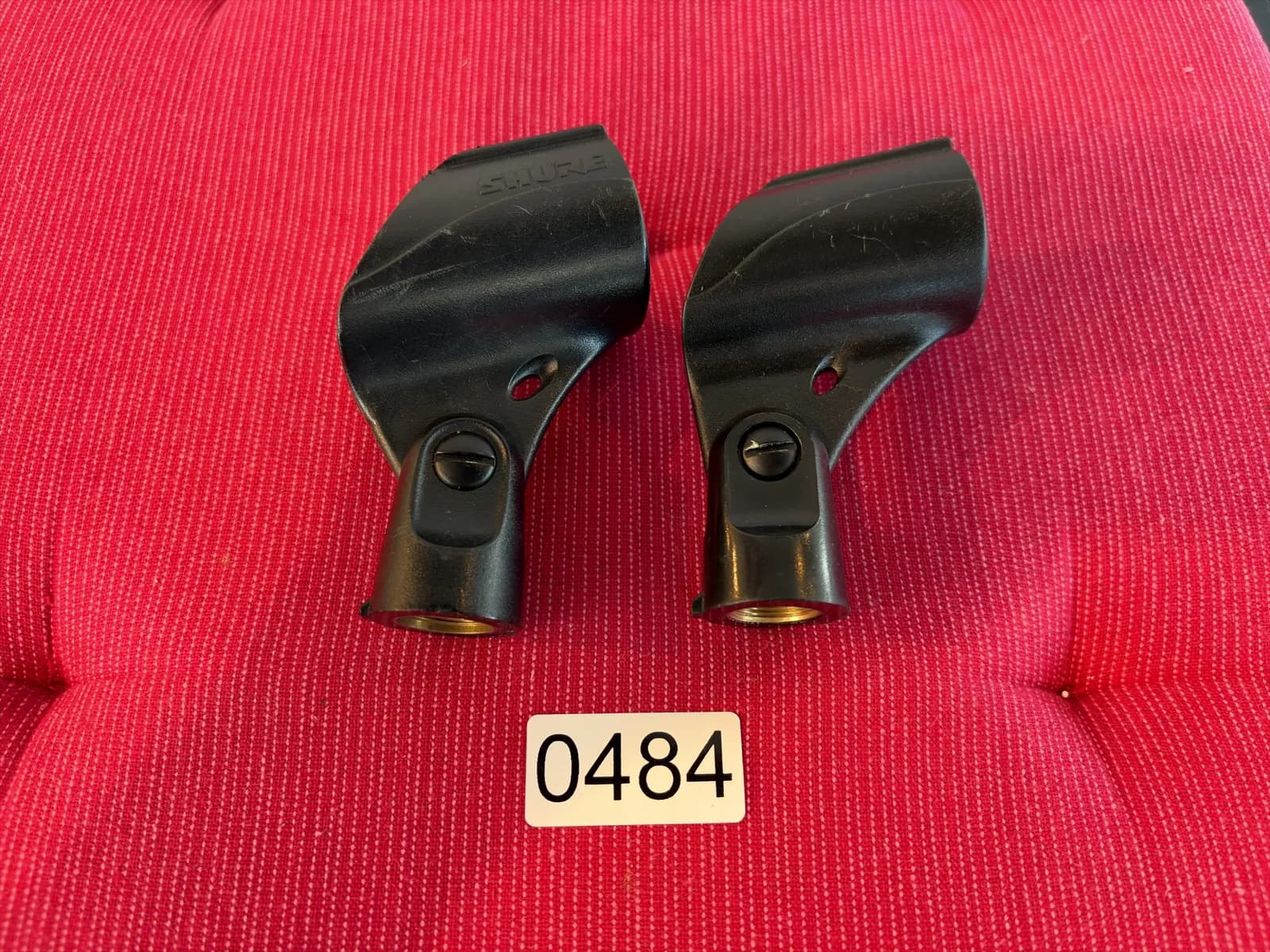 2-mic-clips-mpr6nk66