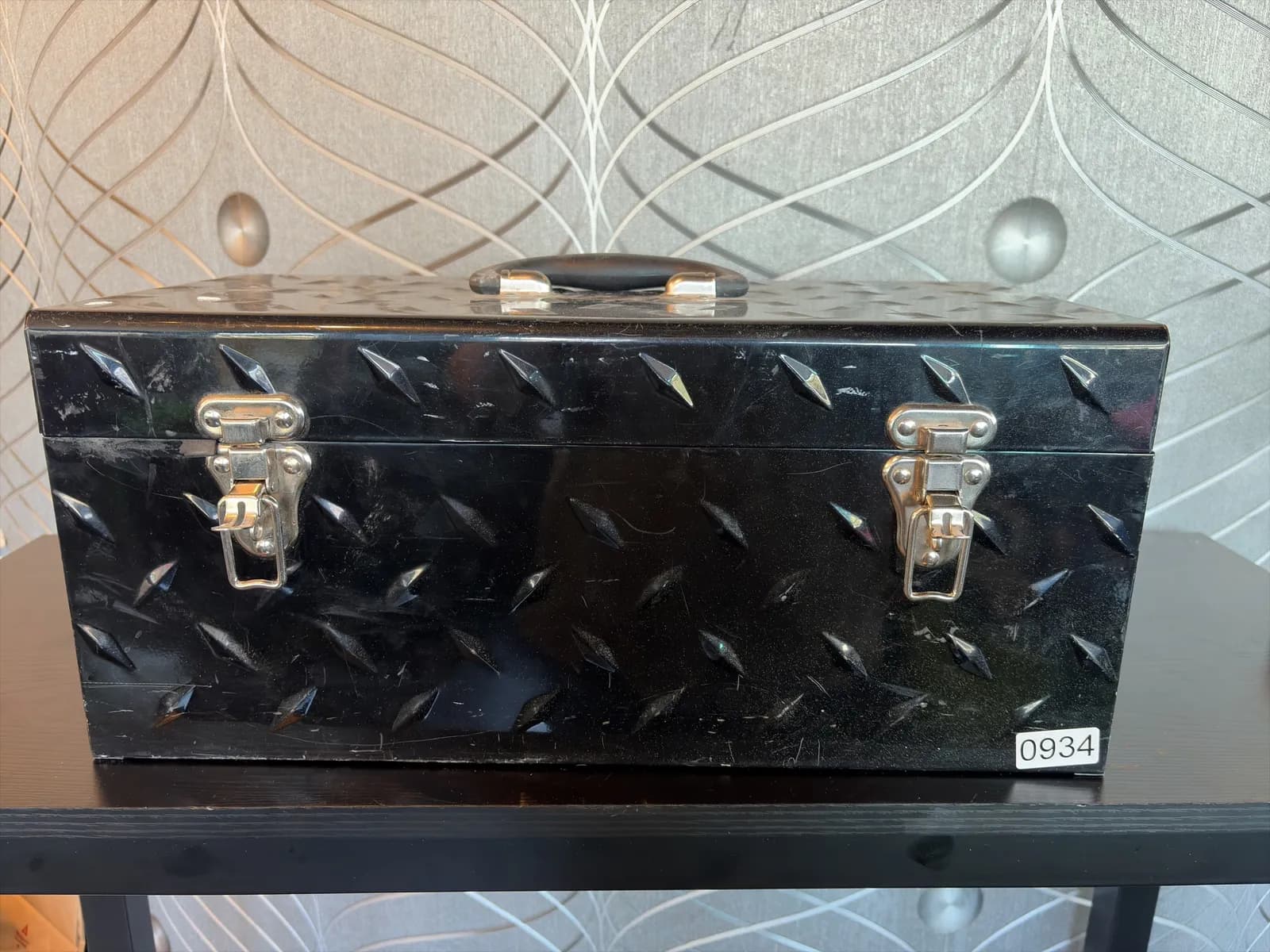 black-diamond-plate-tool-box-with-latches-e34c03