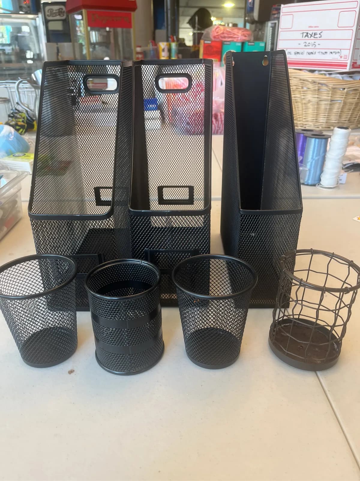 black-metal-desk-organizers-and-pen-holders-mpif82oc