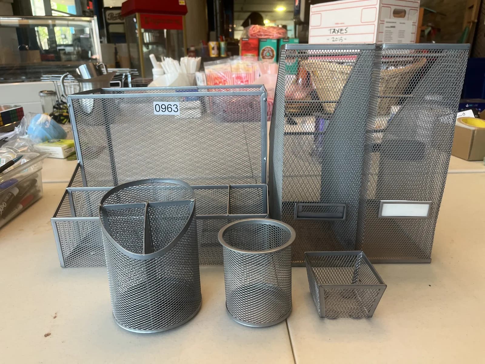 metal-mesh-desk-organizers-and-accessories-mpif7r0y