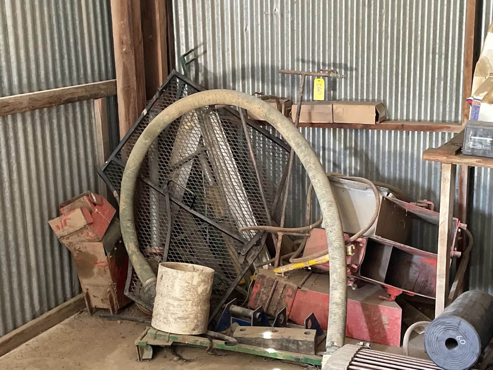 contents-of-corner-assorted-machinery-parts-and-more-mpr5iva7