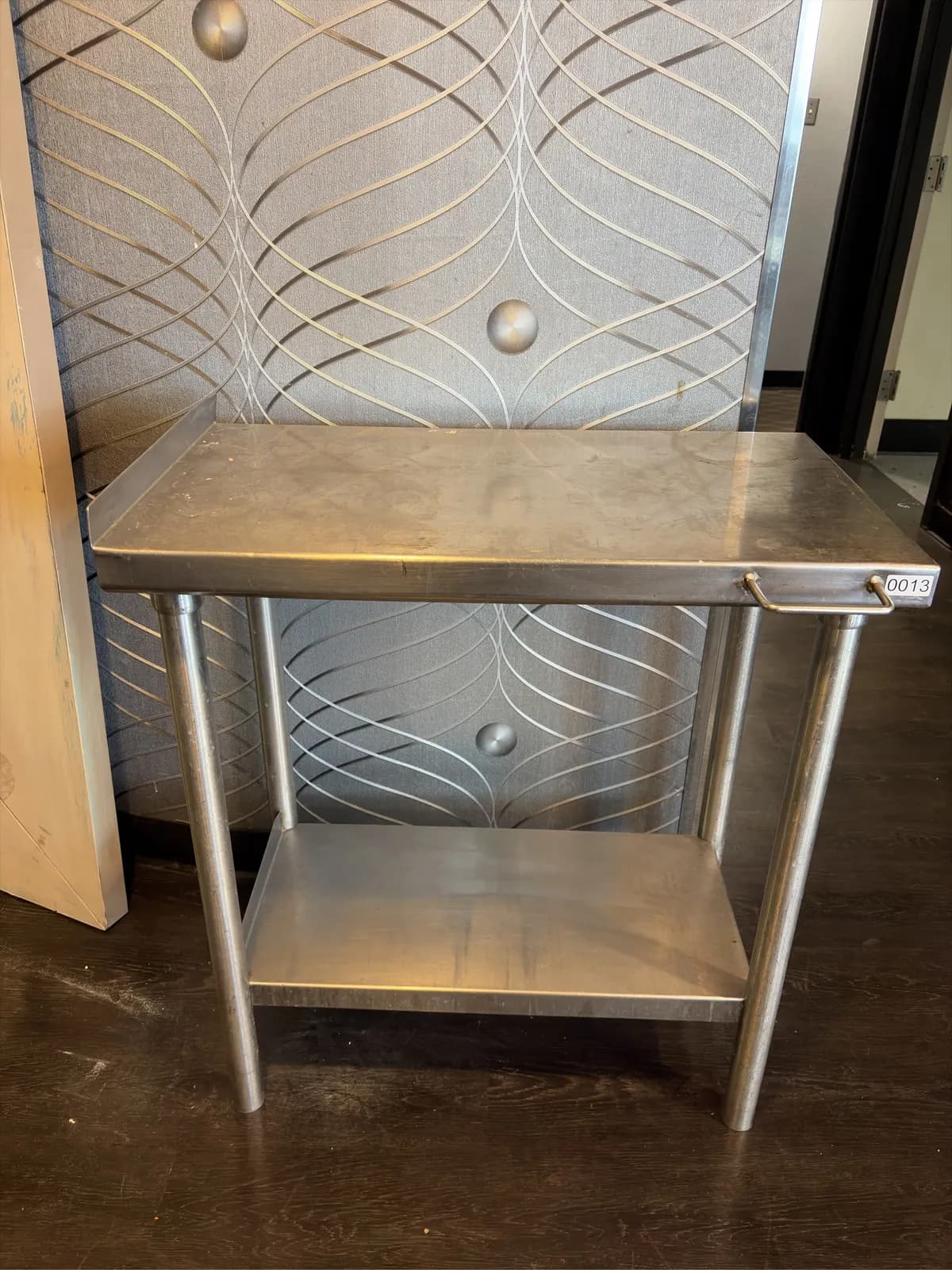 stainless-steel-work-surface-with-shelf-mpvfykvq