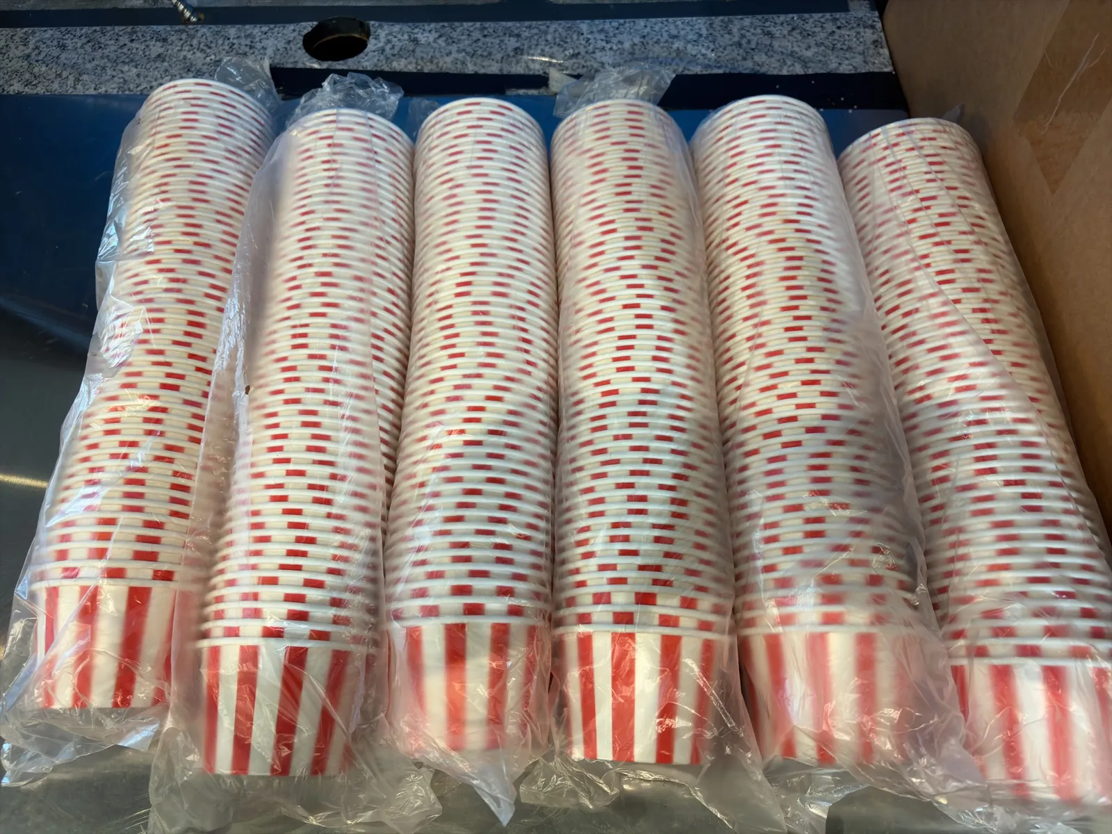 6-sleeves-of-50-8oz-red-and-white-striped-cups-mpq3z79l