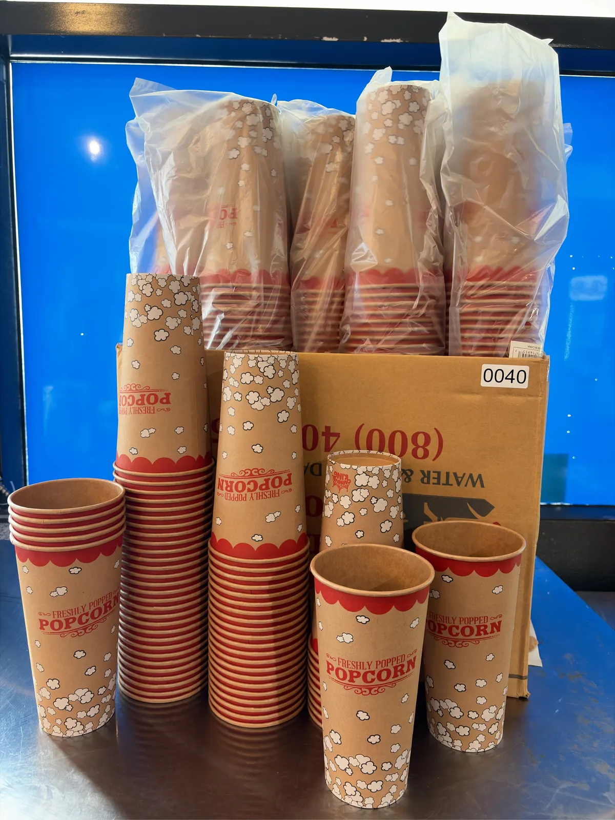 qty-14-unopened-sleeves-of-24oz-paper-popcorn-tubs-mpvhypdj