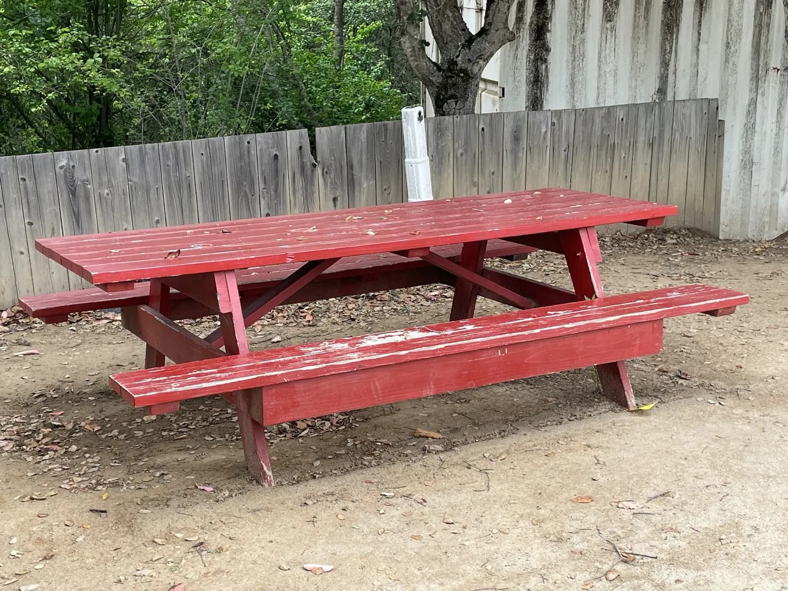 wooden-picnic-table-55c36e