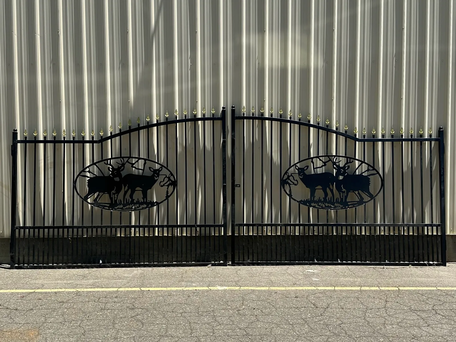 20-powder-coated-wrought-iron-bi-parting-gate-unused-mqfrhsh1