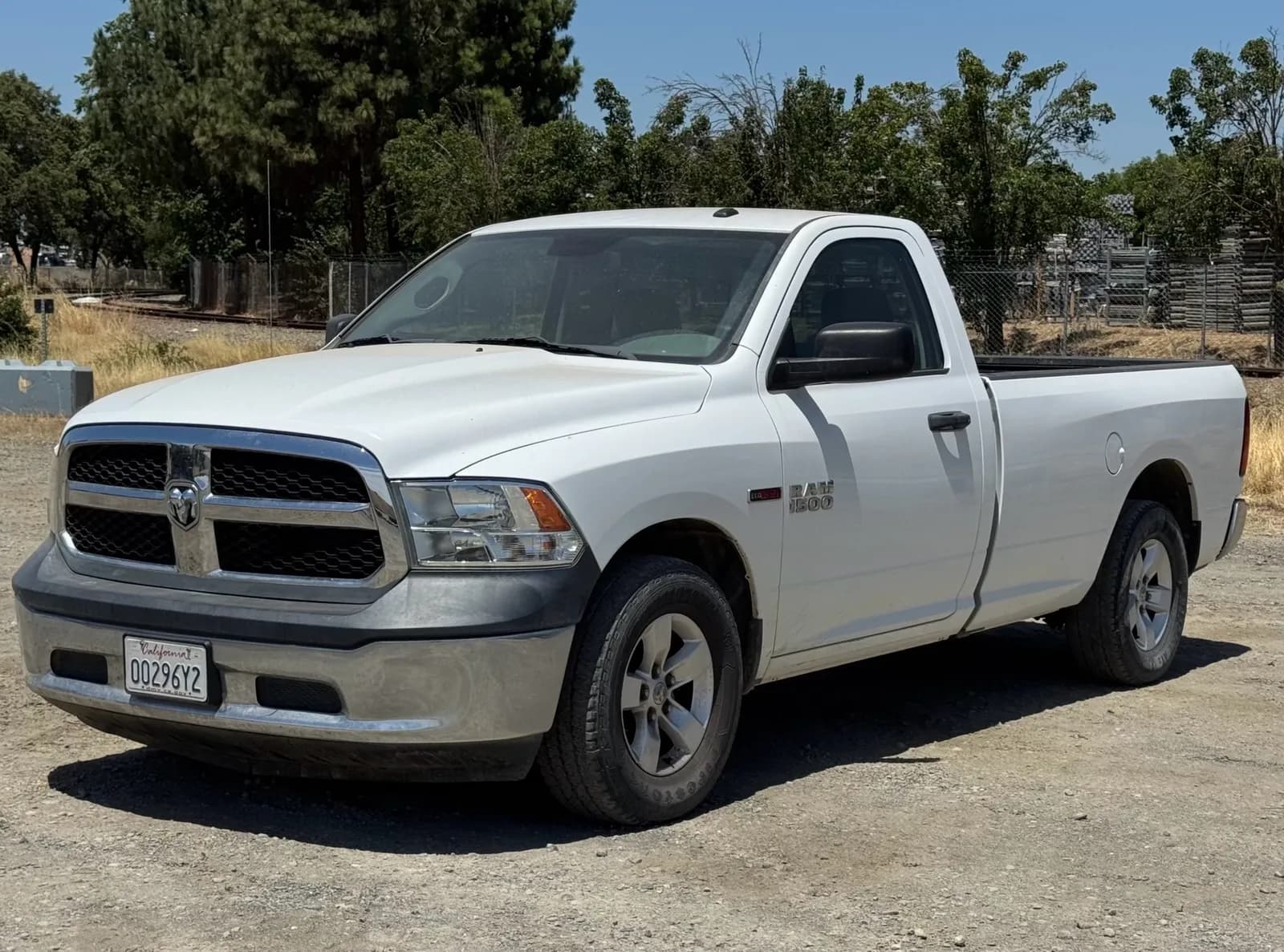 2014-ram-1500-eco-diesel-with-bed-mounted-tool-boxes-and-fuel-tank-mr44mma5