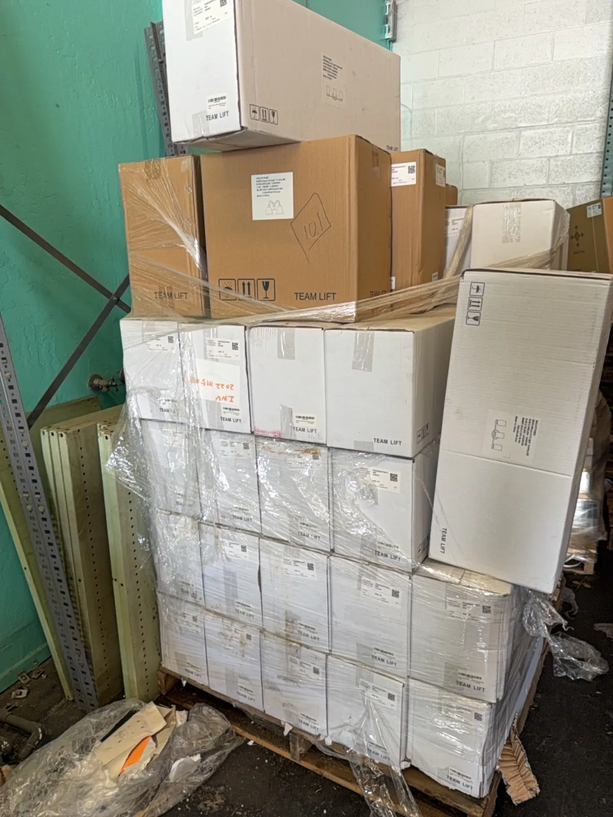 large-pallet-of-lighting-all-brand-new-bathroom-fixtures-e340a4