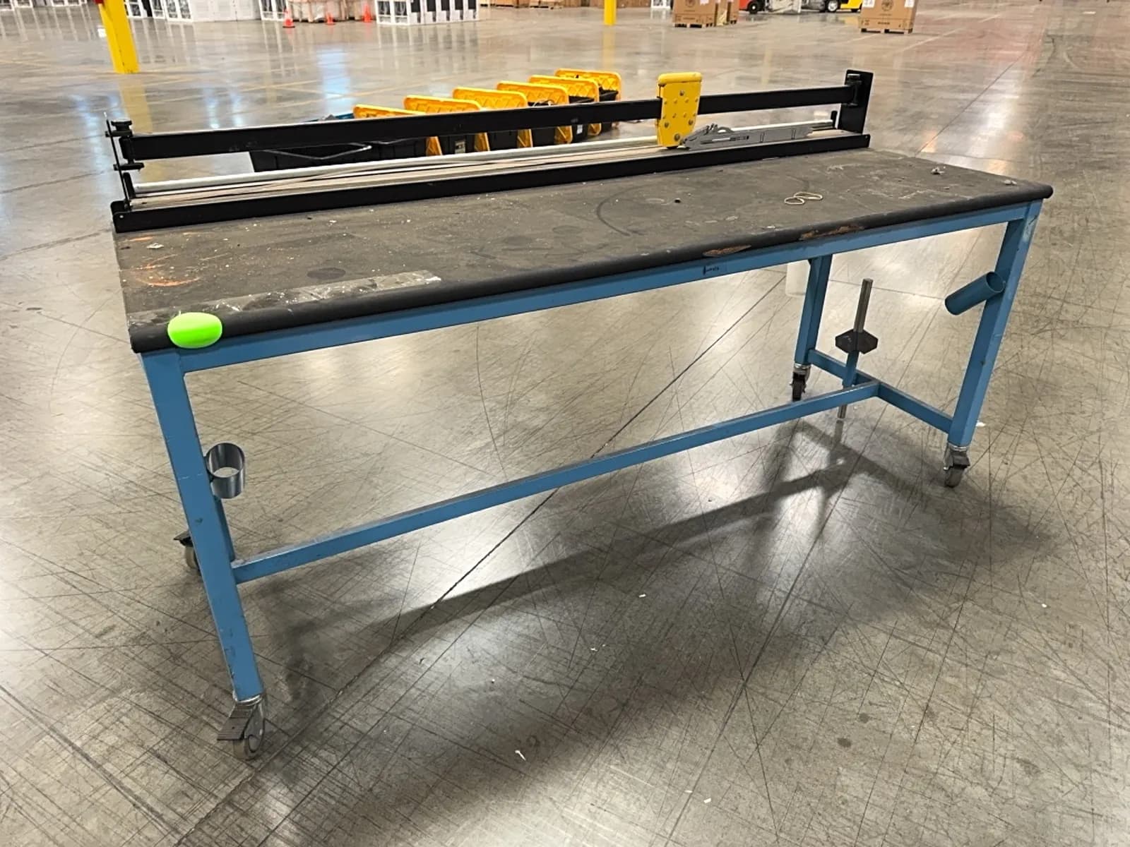 7-rolling-table-with-nonslip-matting-6ae67c