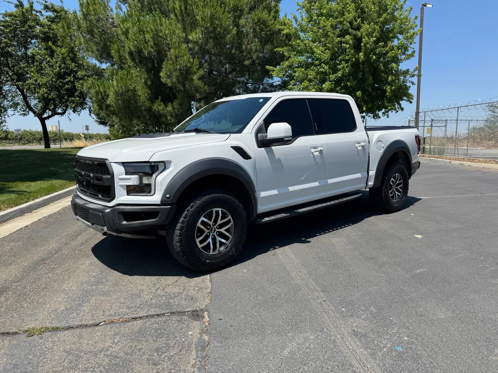 2018-ford-raptor-f150-801a-mr192l6m