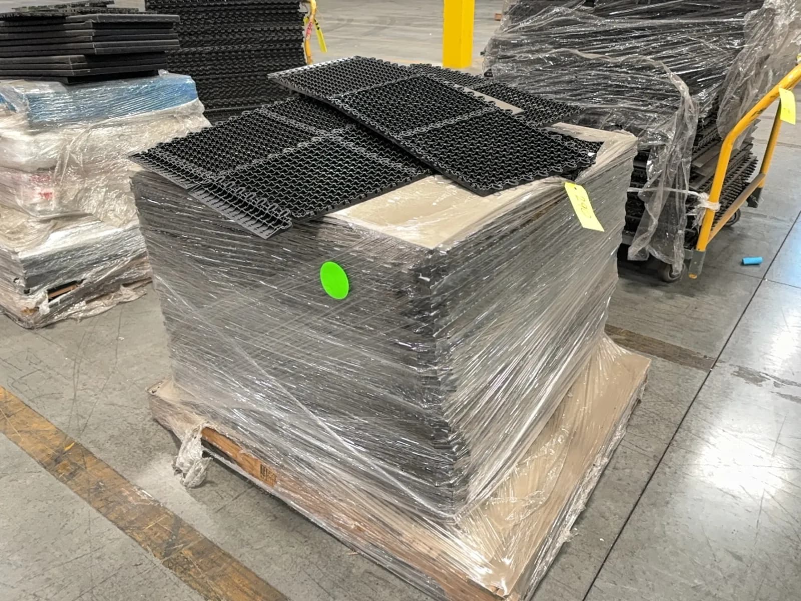 bulk-lot-pallet-of-floor-protective-pads-c8fc98
