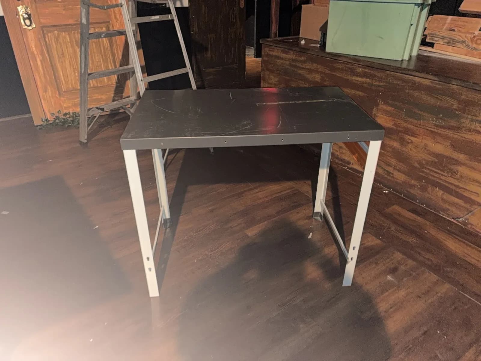 metal-desk-with-silver-frame-and-black-top-mqlip36c