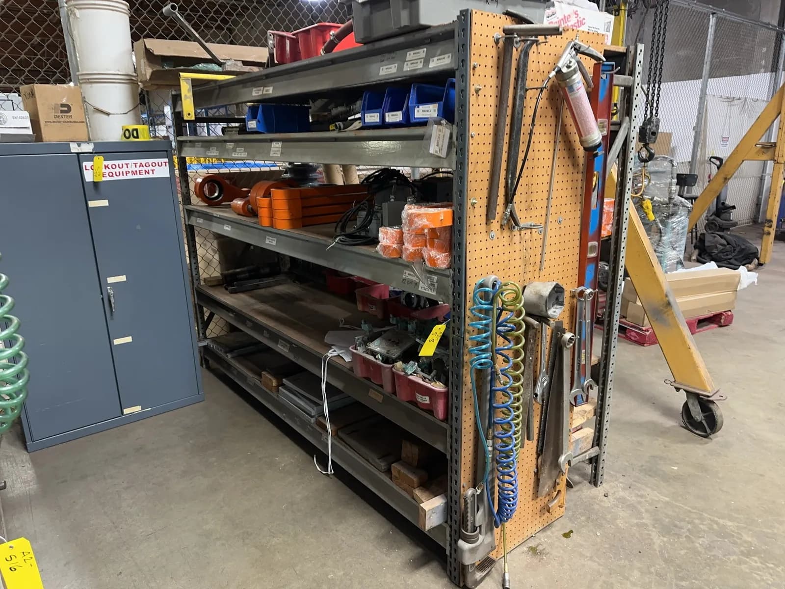 1-section-of-6-storage-racking-contents-not-included-mrbfo59m