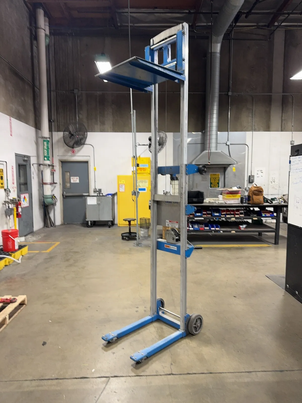 400lb-capacity-genie-lift-hand-truck-dcd4c3