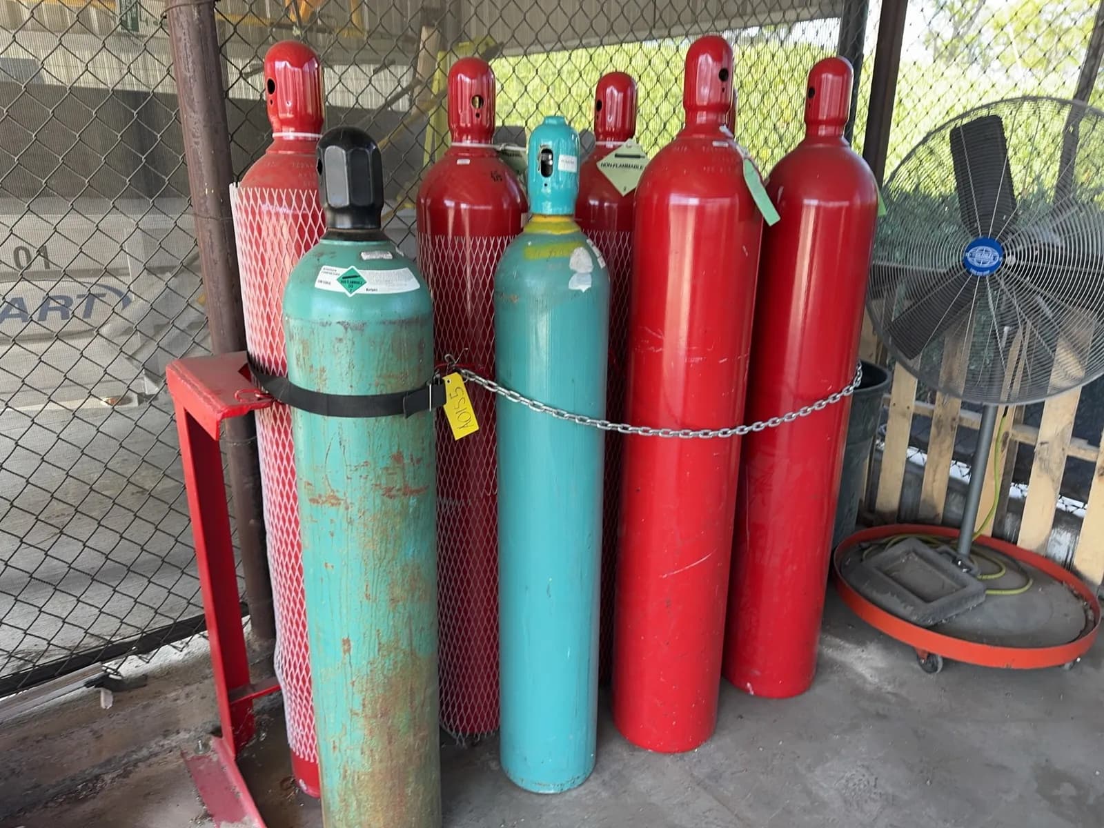 airgas-holder-and-6-bright-red-cylinders-blue-bottles-not-included-mrnzbtad