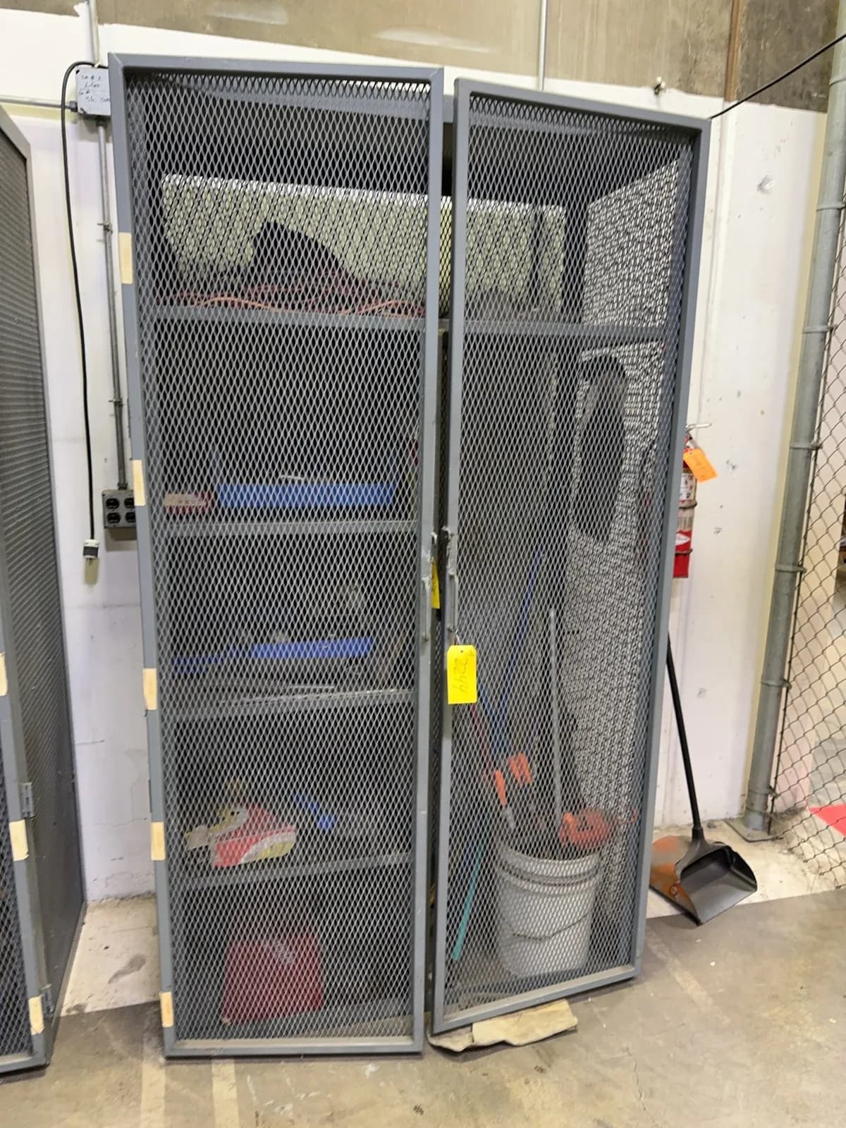 4-tool-cabinet-contents-not-included-mrju85sa