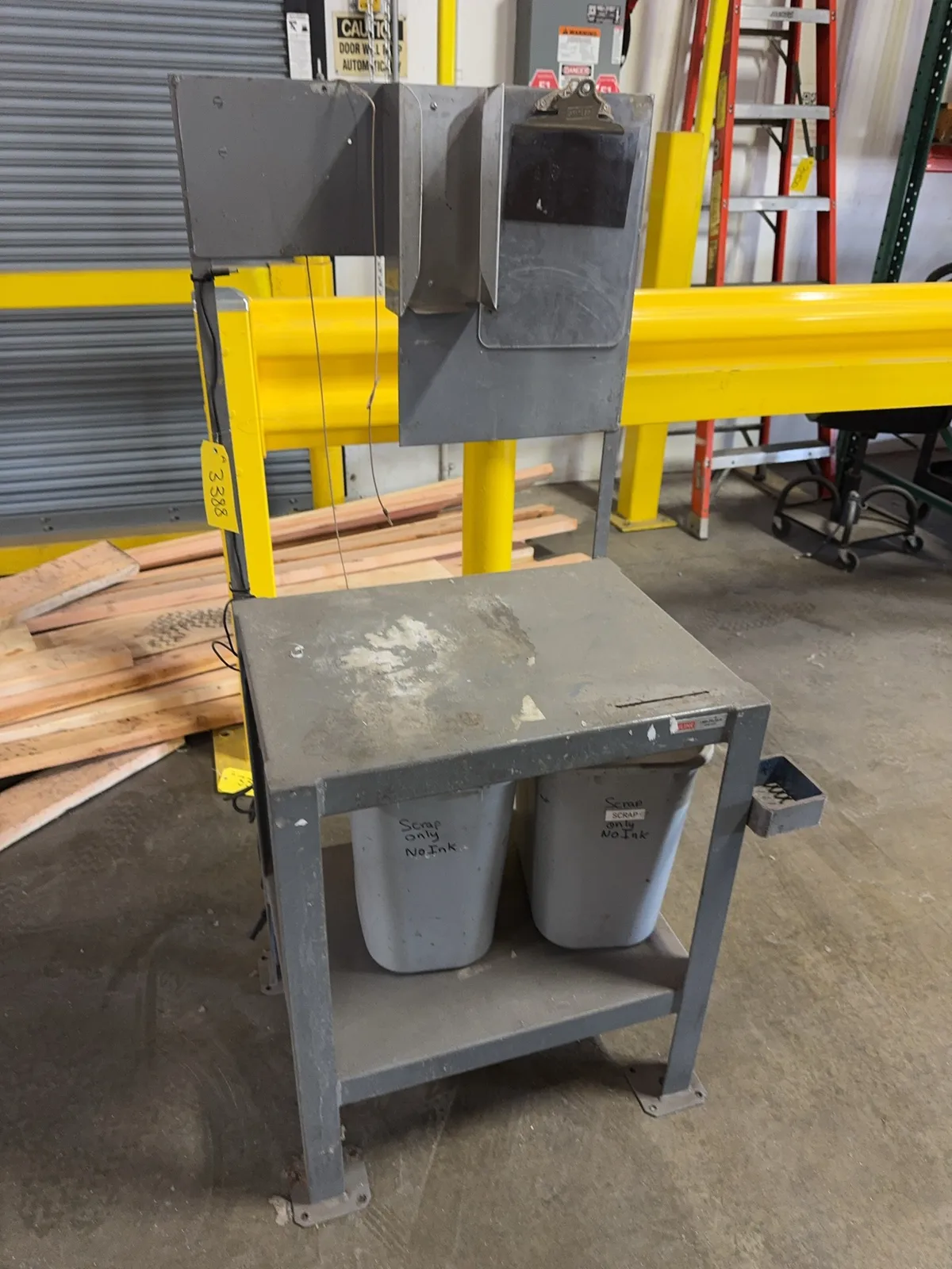 uline-2-metal-table-mrmj8xm4