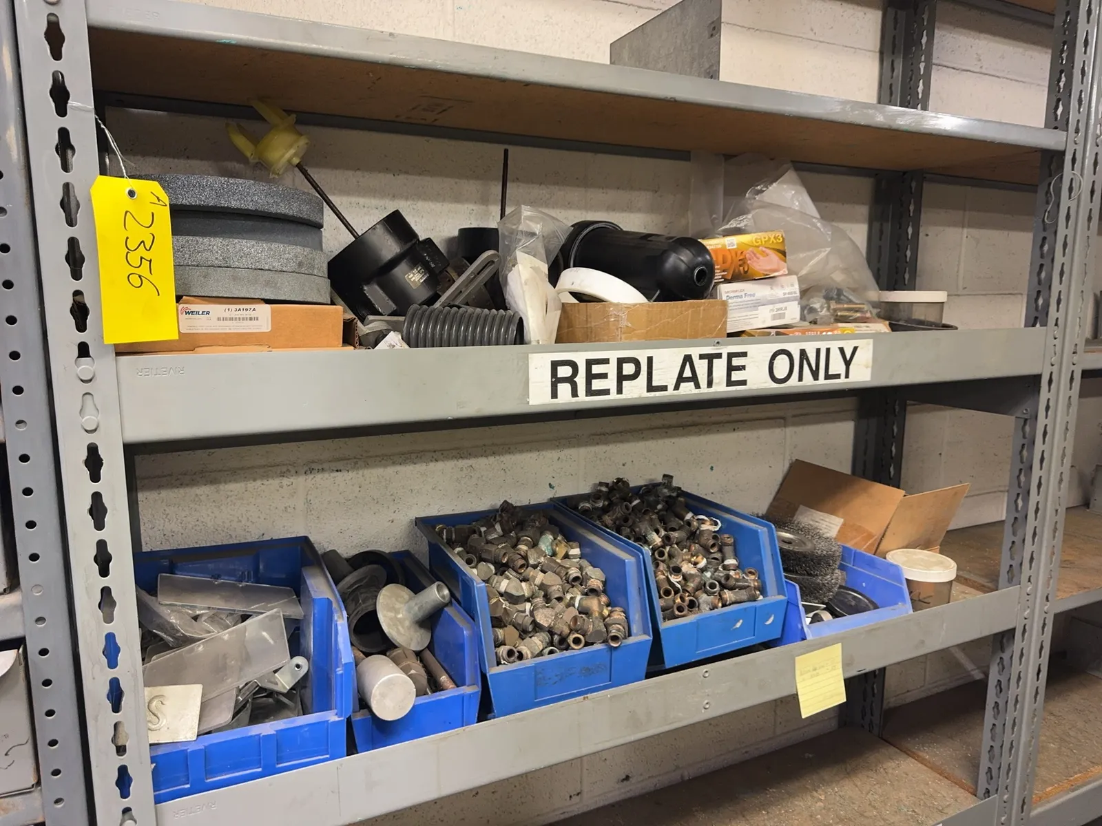 contents-of-2-shelves-brass-fittings-8-grinding-wheels-gloves-and-filter-housing-mrmkieak