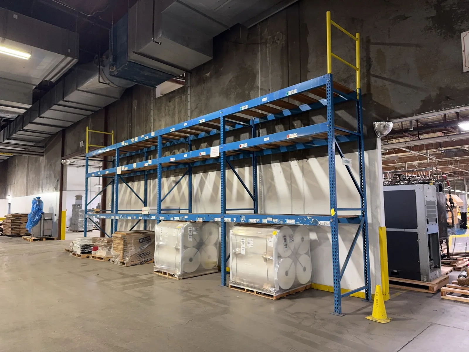 4-sections-of-pallet-racking-contents-not-included-mrjpjw8k