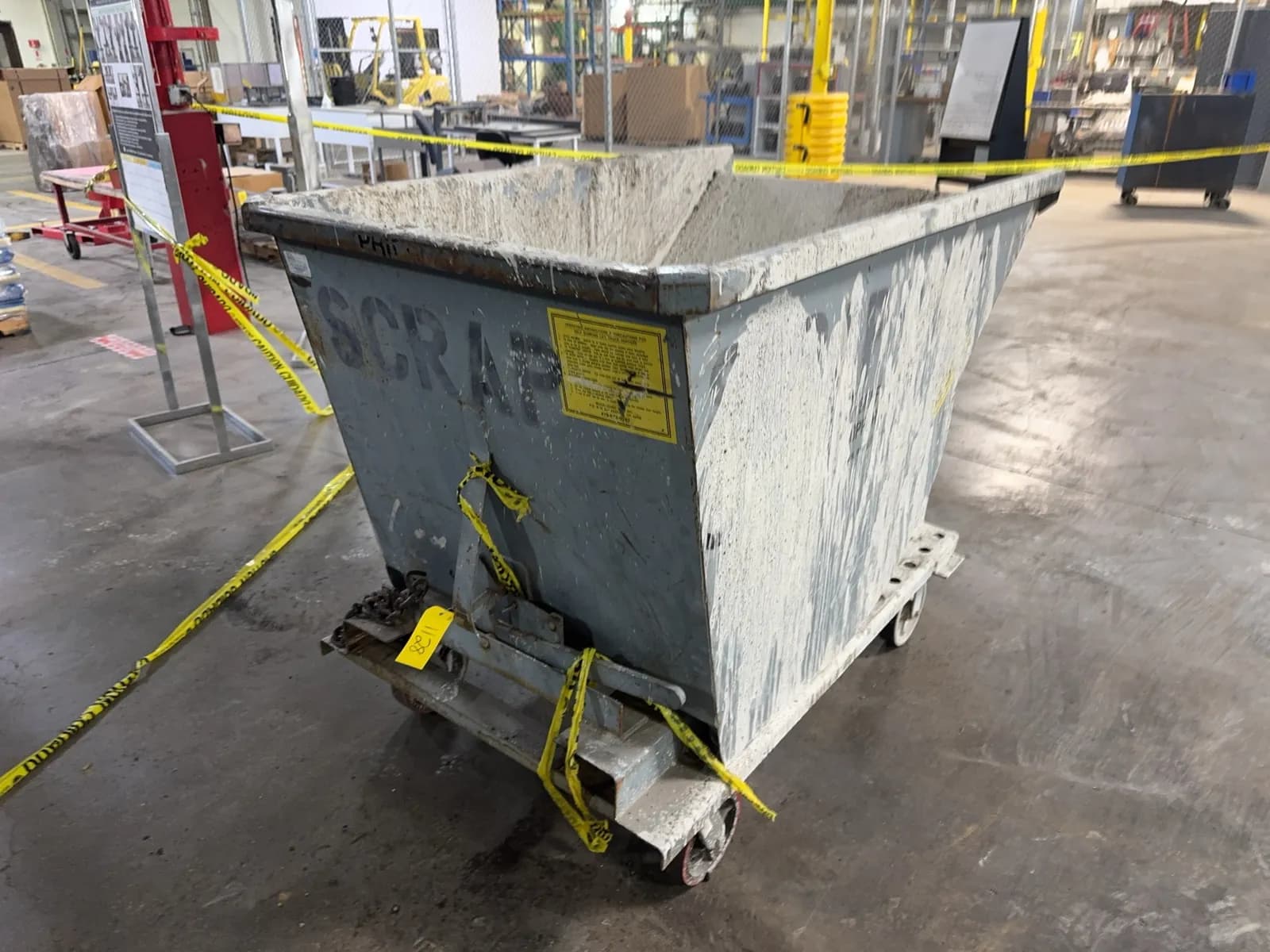 forklift-ready-metal-dump-hopper-on-casters-mrl9yxfb