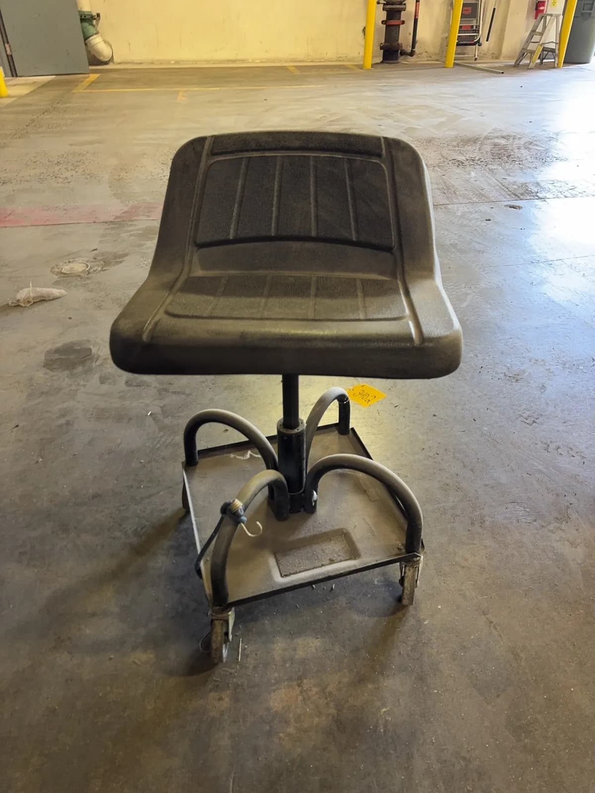 rolling-shop-stool-376db6