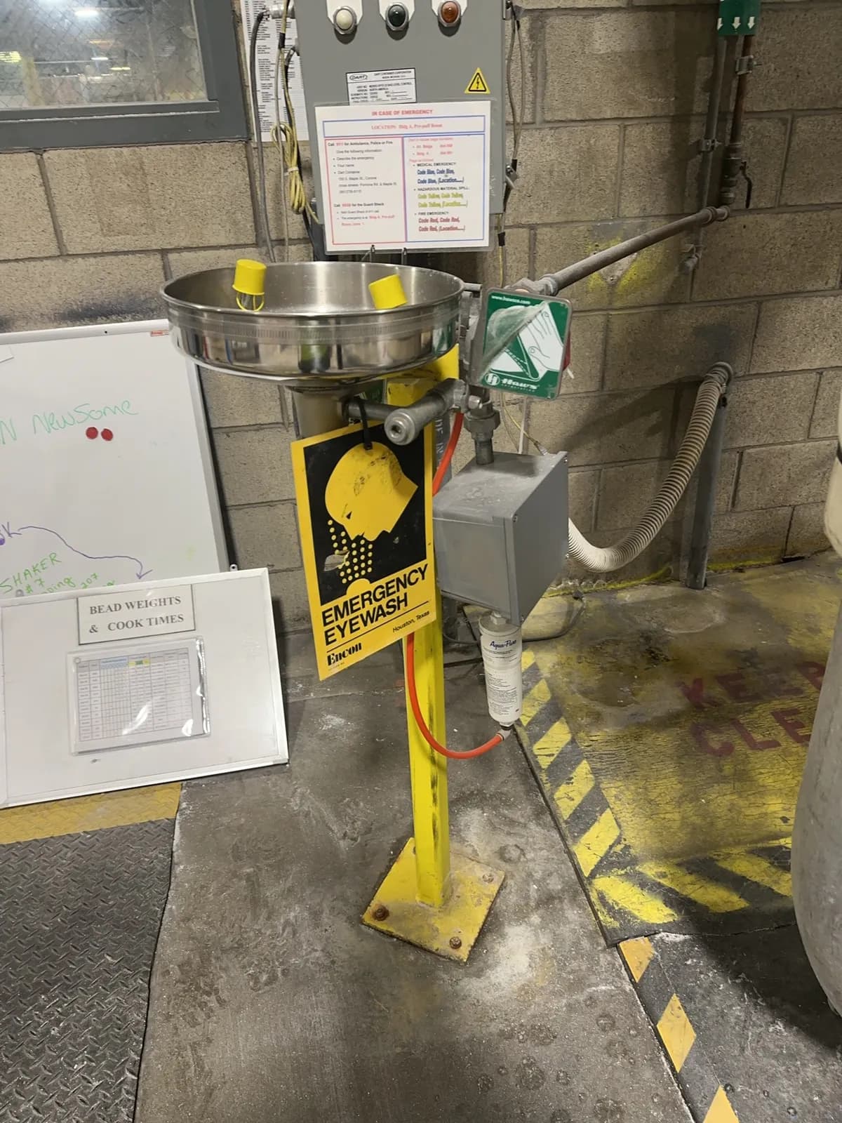 emergency-eyewash-station-mrjcte8g