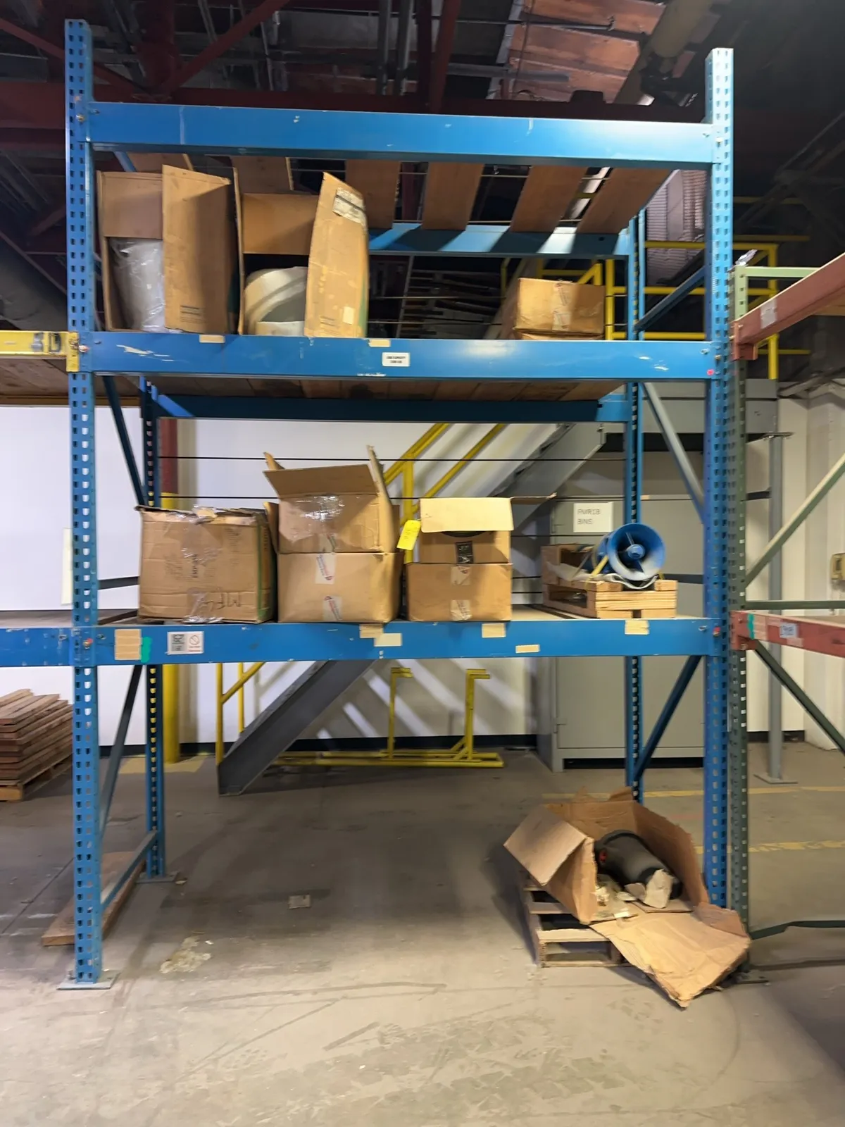 contents-of-rack-pa-siren-insulation-discs-gaskets-and-more-mrcvwpz9