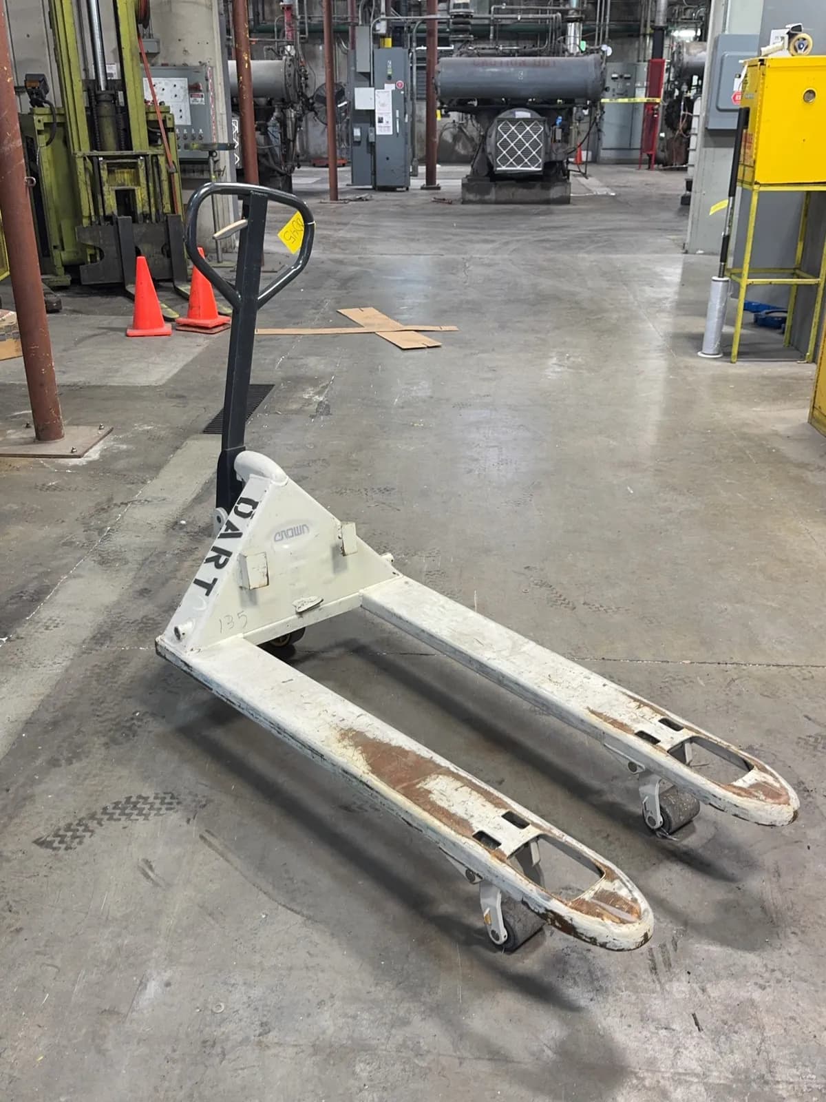 crown-5000lb-capacity-pallet-jack-8f3da7