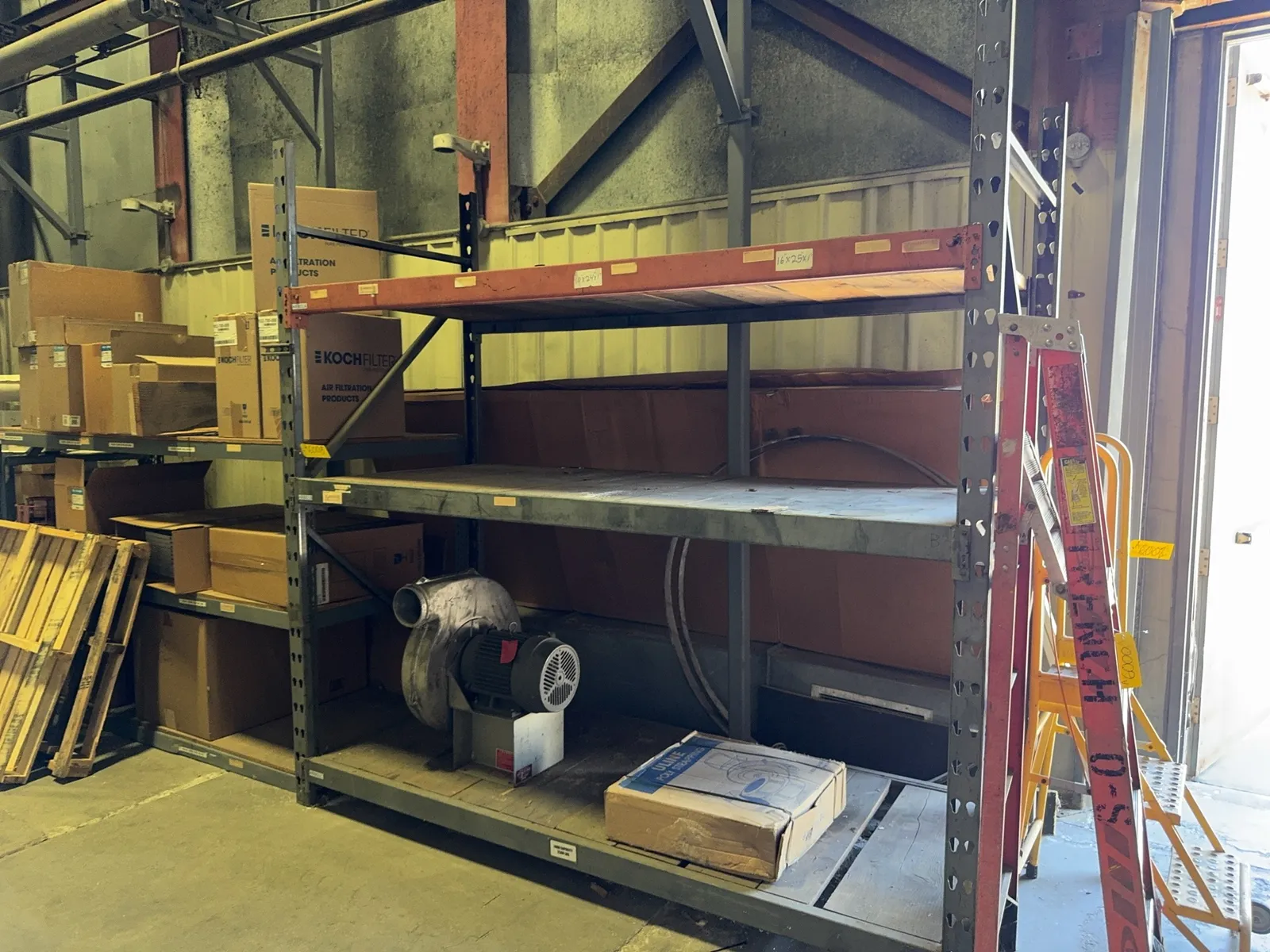 1-section-of-pallet-racking-contents-not-included-mrjq5fkc