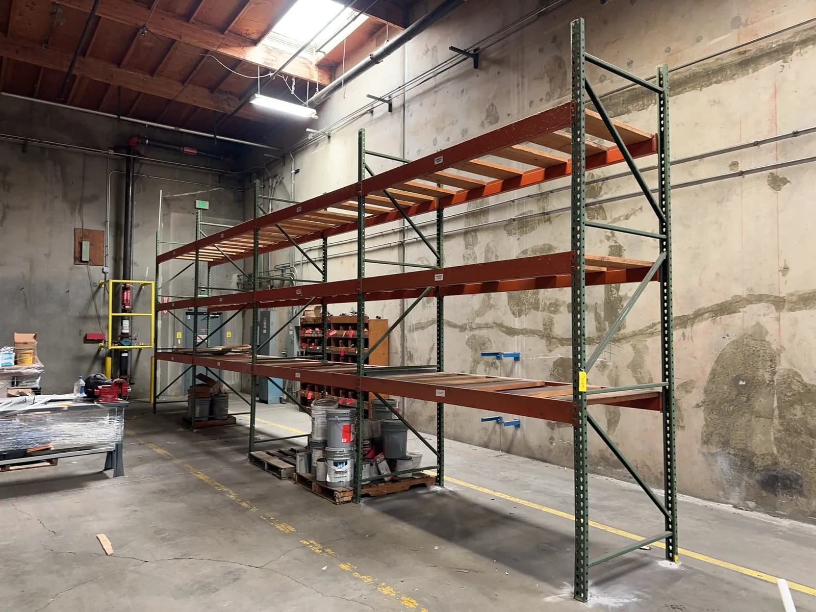 4-sections-of-pallet-racking-contents-not-included-mrjq7ftl